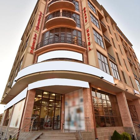 Hotel Grand Zugdidi Eksteriør bilde