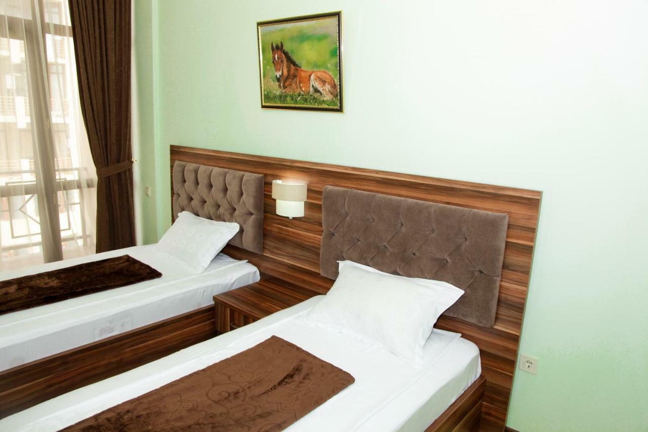 Hotel Grand Zugdidi Eksteriør bilde