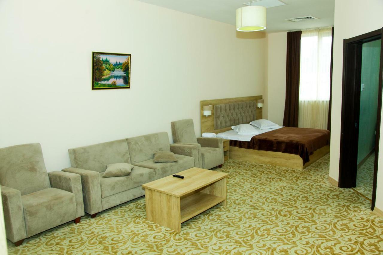 Hotel Grand Zugdidi Eksteriør bilde