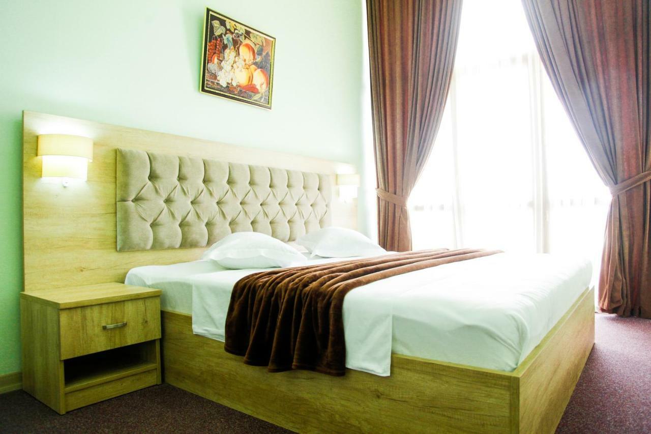 Hotel Grand Zugdidi Eksteriør bilde