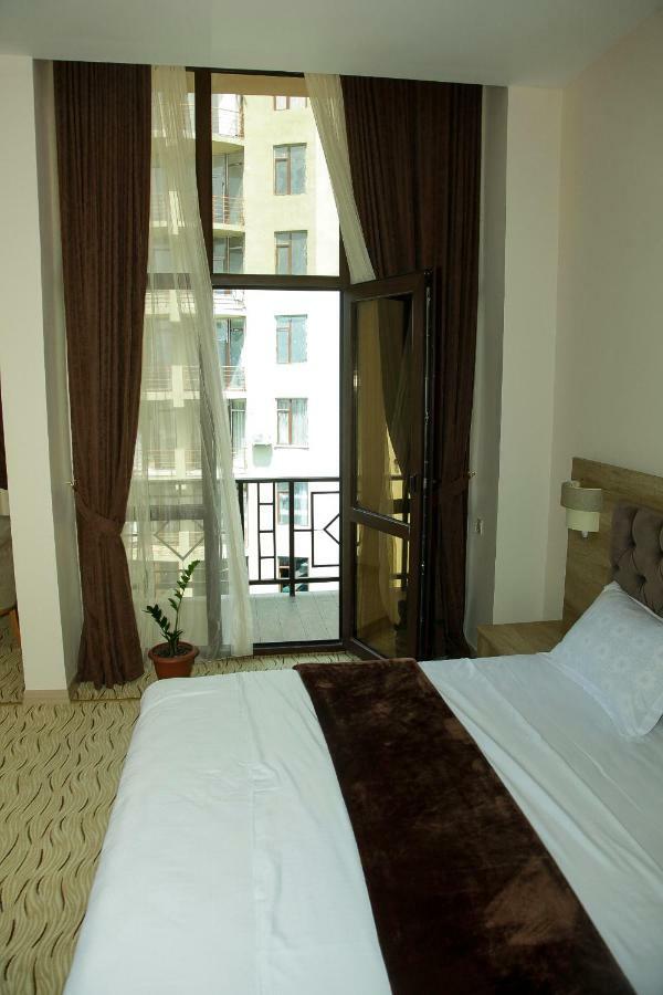 Hotel Grand Zugdidi Eksteriør bilde