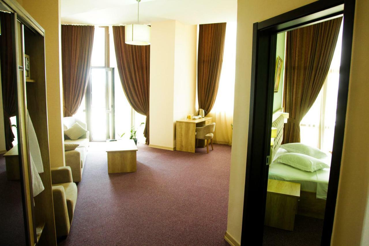 Hotel Grand Zugdidi Eksteriør bilde